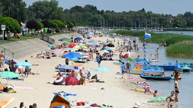 Jezioro Tarnobrzeskie przeżywa oblężenie. Dlaczego mieszkańcy Nowej Dęby wybierają właśnie to miejsce?